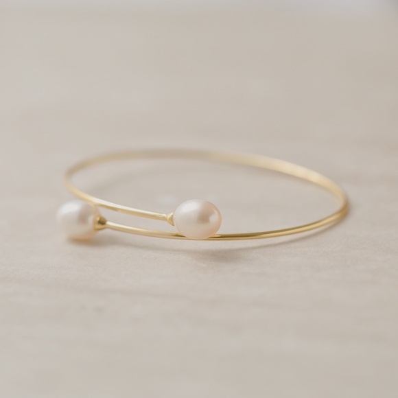Dainty Pearl Bracelet | 14k Gold Plated - Picture 3 of 6